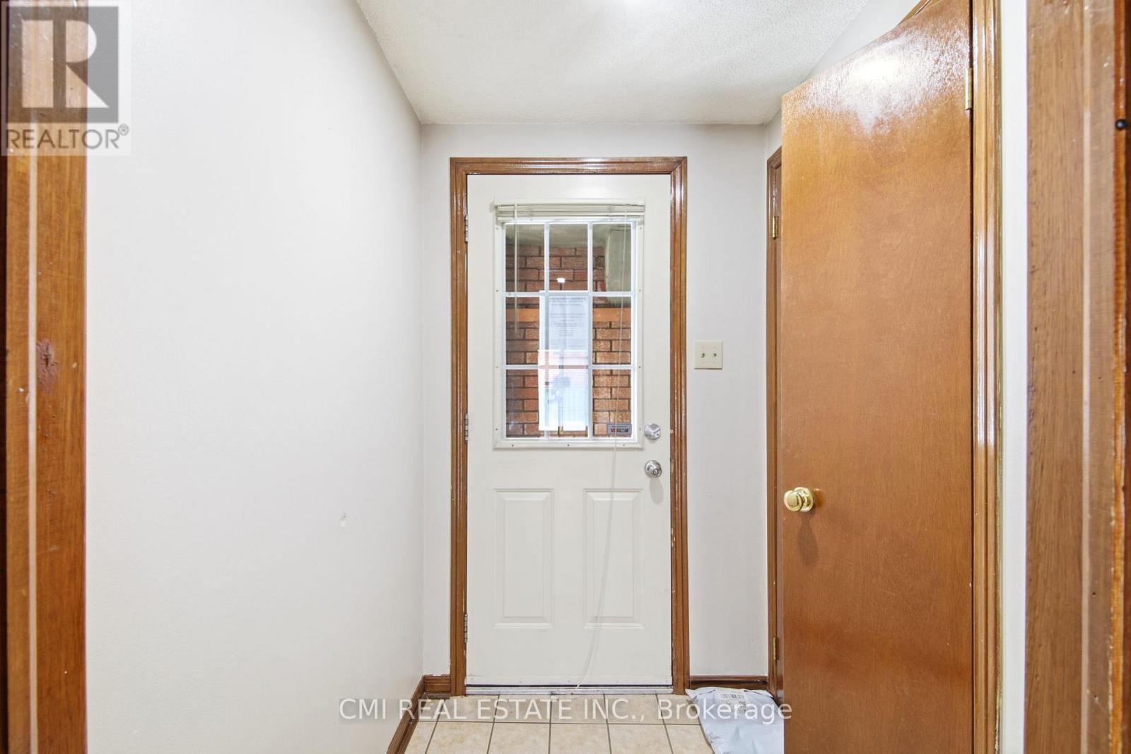 3 Forest Point Drive, Toronto, Ontario  M6M 5E8 - Photo 24 - W12959522