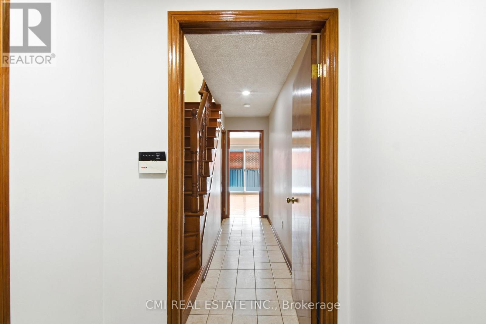 3 Forest Point Drive, Toronto, Ontario  M6M 5E8 - Photo 25 - W12959522