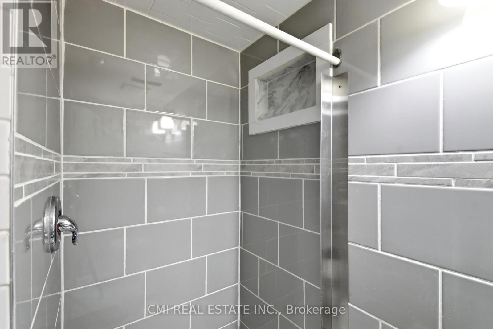 3 Forest Point Drive, Toronto, Ontario  M6M 5E8 - Photo 28 - W12959522