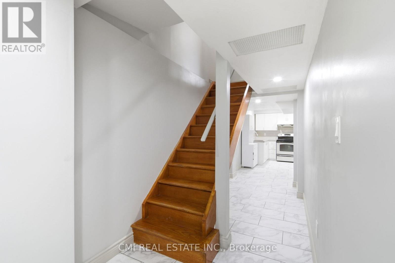 3 Forest Point Drive, Toronto, Ontario  M6M 5E8 - Photo 30 - W12959522