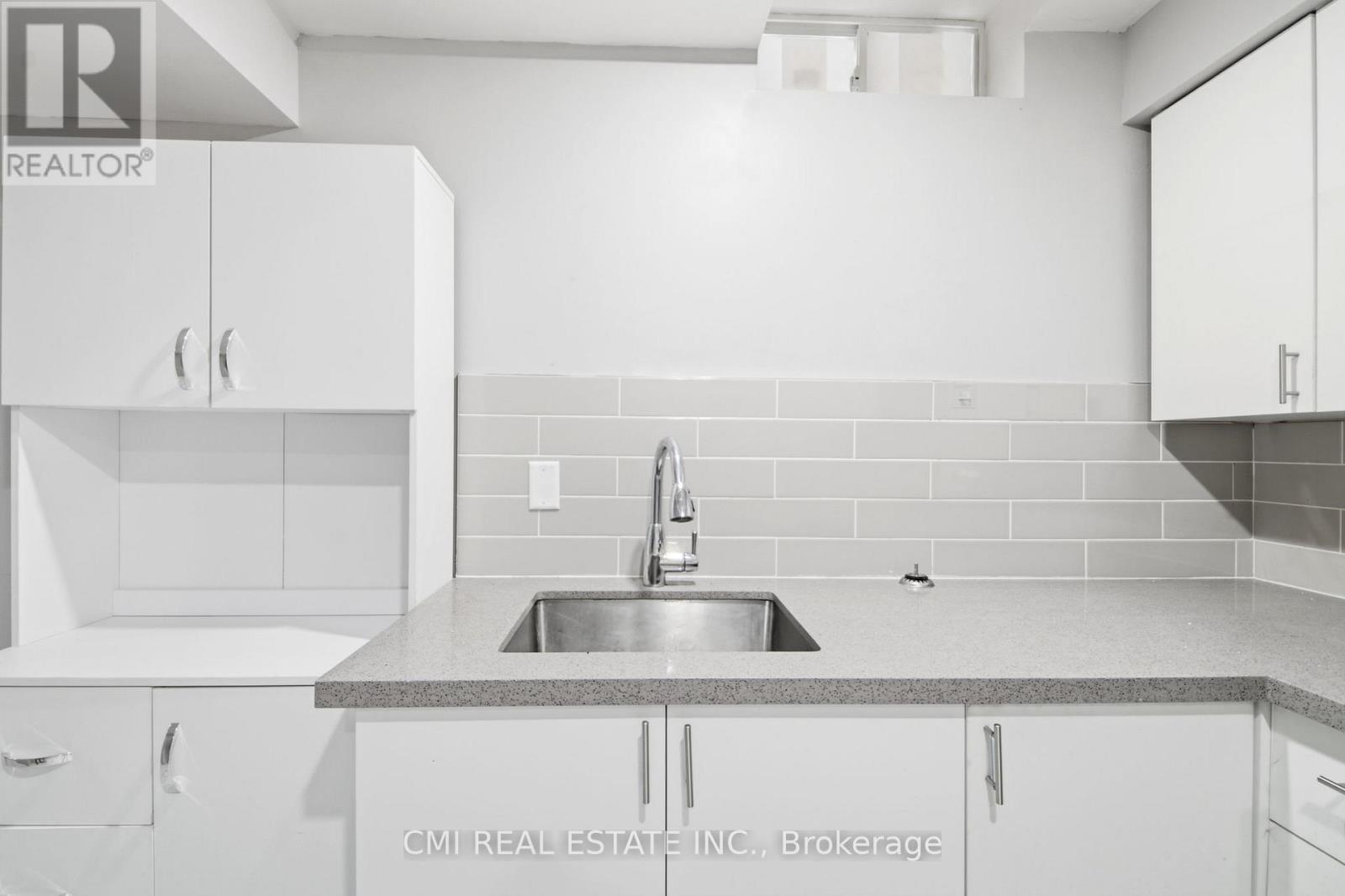 3 Forest Point Drive, Toronto, Ontario  M6M 5E8 - Photo 33 - W12959522