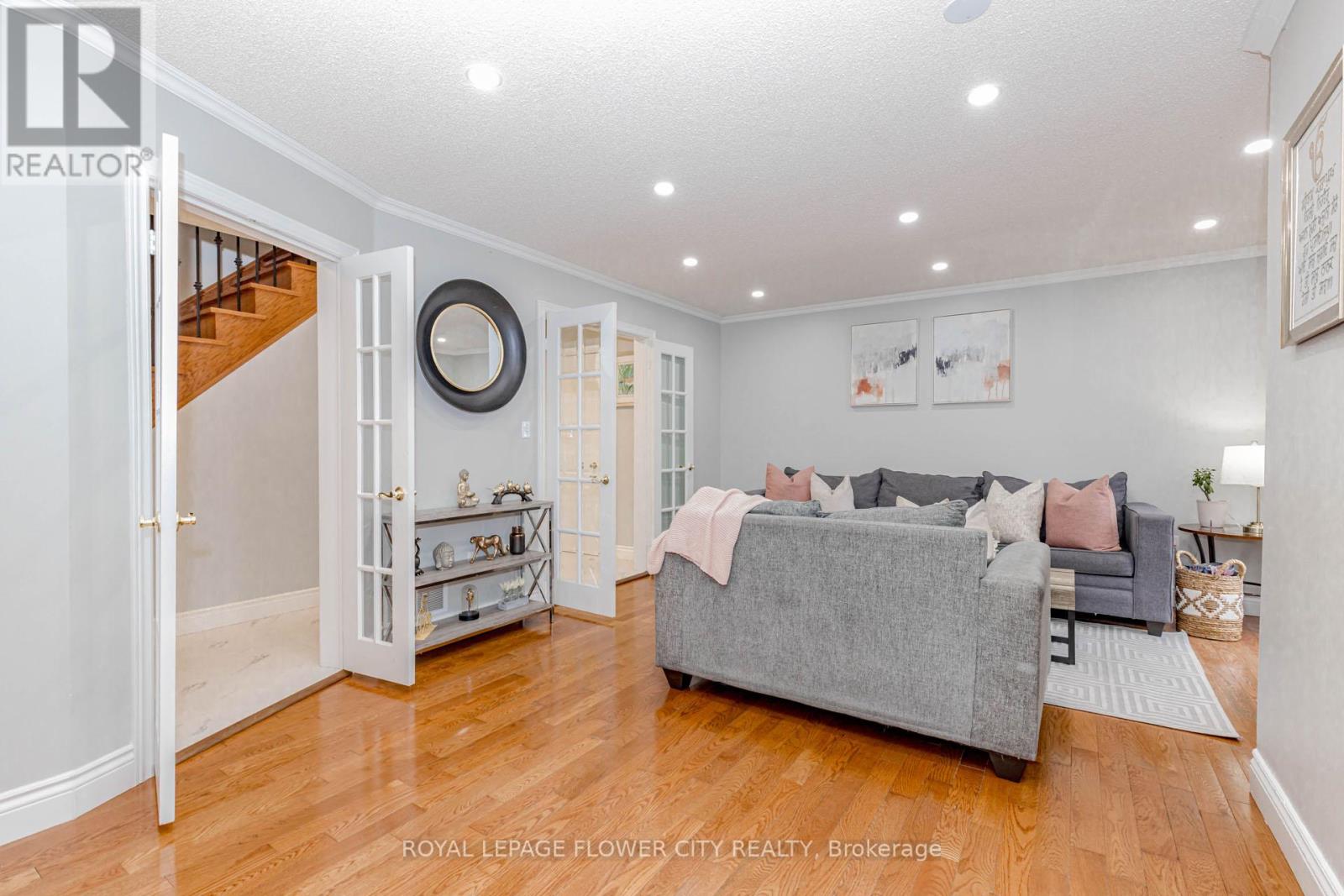 194 Pressed Brick Drive, Brampton, Ontario  L6V 4K7 - Photo 12 - W12959536