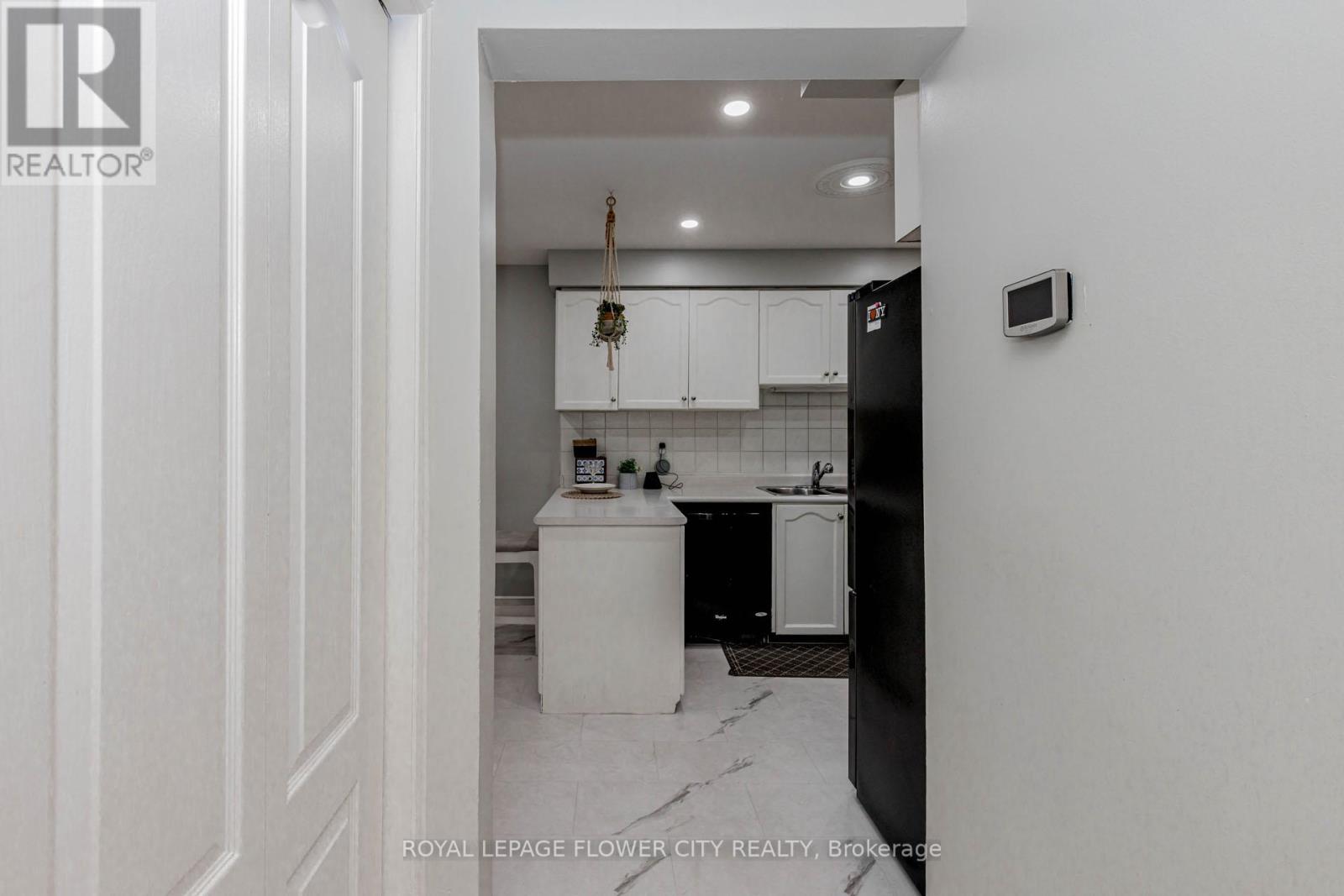 194 Pressed Brick Drive, Brampton, Ontario  L6V 4K7 - Photo 15 - W12959536