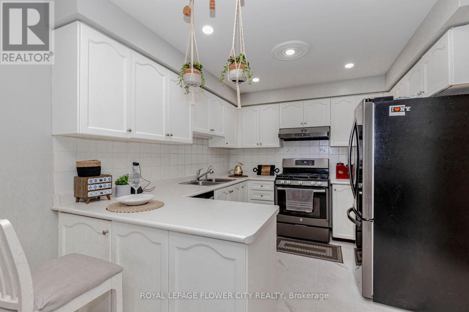 194 Pressed Brick Drive, Brampton, Ontario  L6V 4K7 - Photo 16 - W12959536