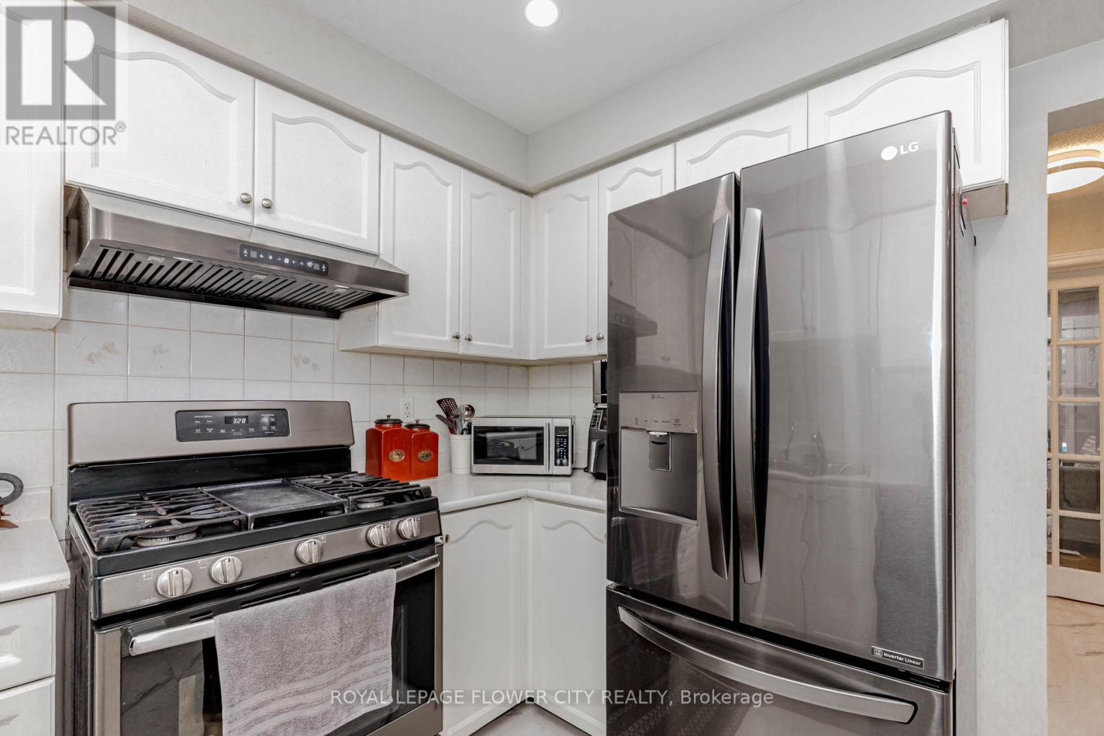 194 Pressed Brick Drive, Brampton, Ontario  L6V 4K7 - Photo 18 - W12959536