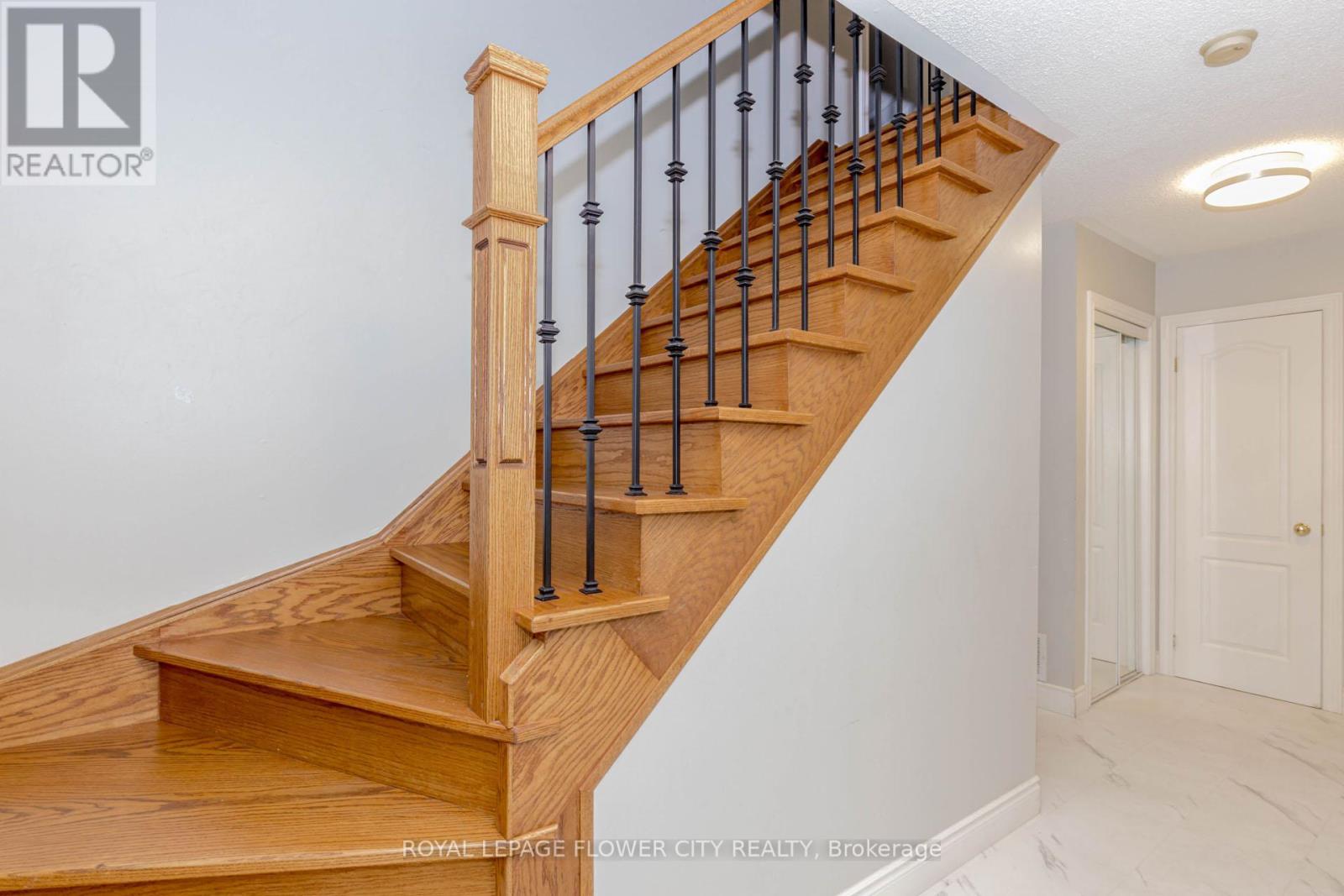 194 Pressed Brick Drive, Brampton, Ontario  L6V 4K7 - Photo 25 - W12959536