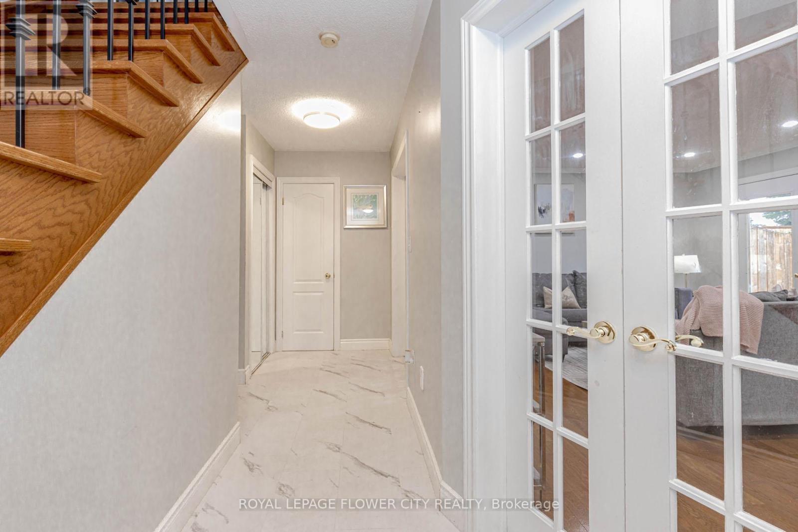 194 Pressed Brick Drive, Brampton, Ontario  L6V 4K7 - Photo 7 - W12959536