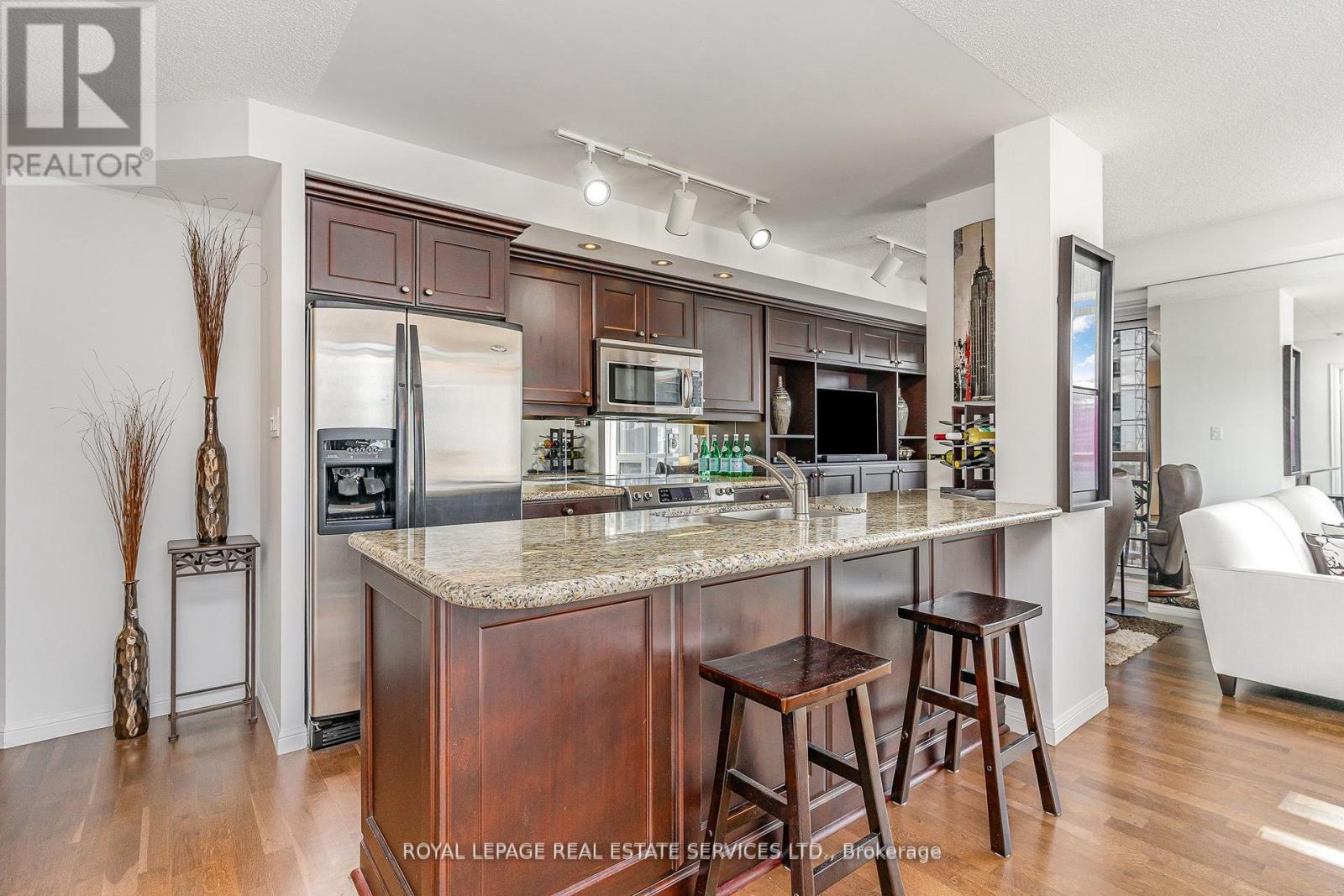 1203 - 900 Mount Pleasant Road, Toronto, Ontario  M4P 3J9 - Photo 4 - C12885776