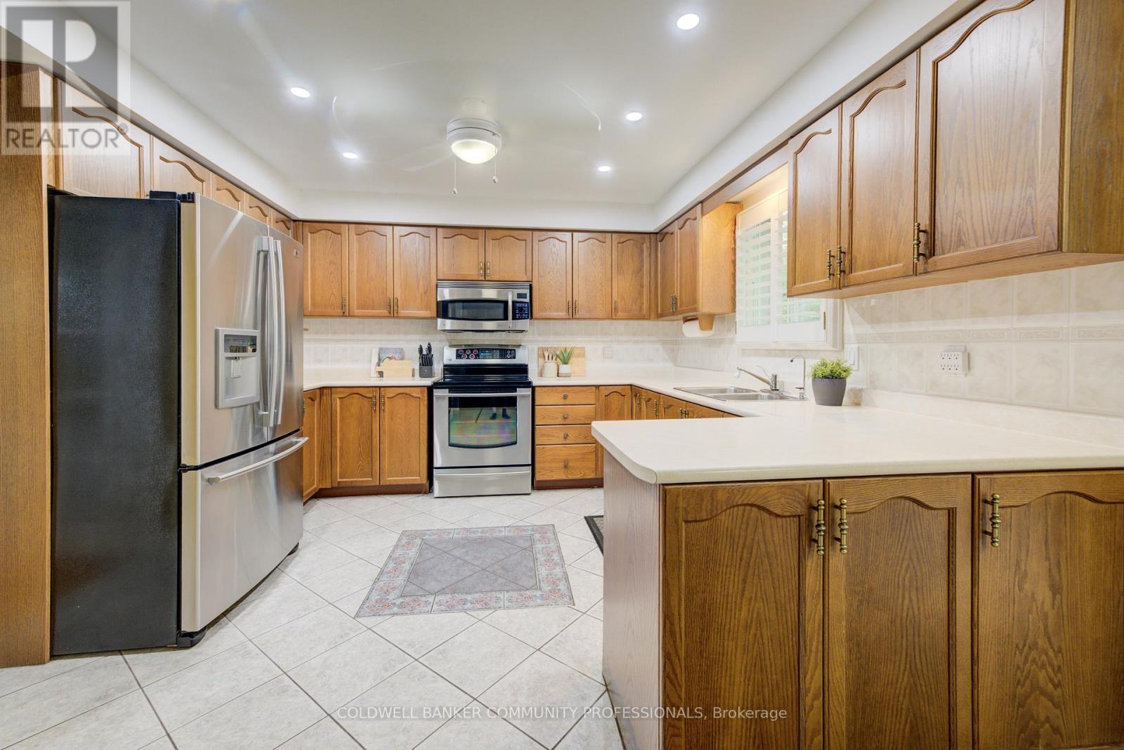 466 Dicenzo Drive, Hamilton, Ontario  L9B 2C4 - Photo 10 - X12959398