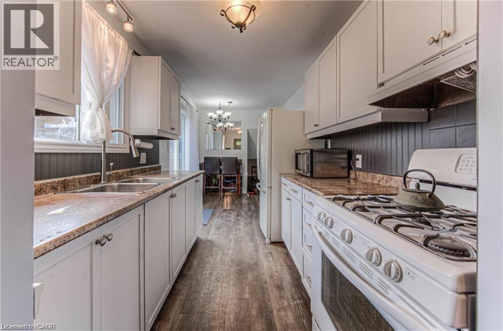 483 Kingscourt Drive Unit# A, Waterloo, Ontario  N2K 2X9 - Photo 3 - 40817754