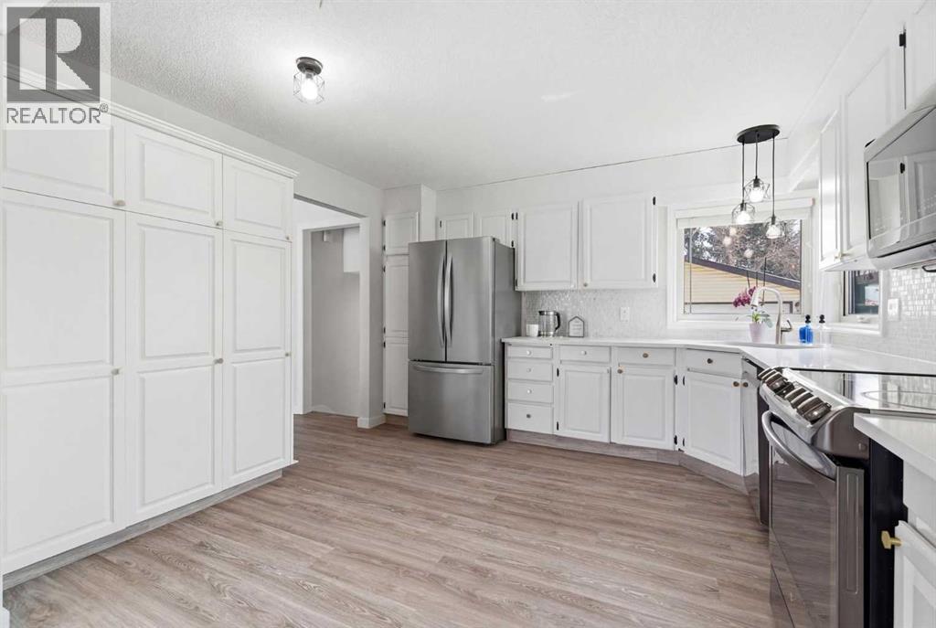 7 Woodmont Rise SW, Calgary, Alberta  T2W 4L4 - Photo 13 - A2298701