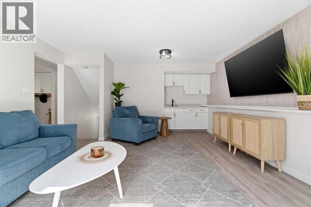 7 Woodmont Rise SW, Calgary, Alberta  T2W 4L4 - Photo 37 - A2298701