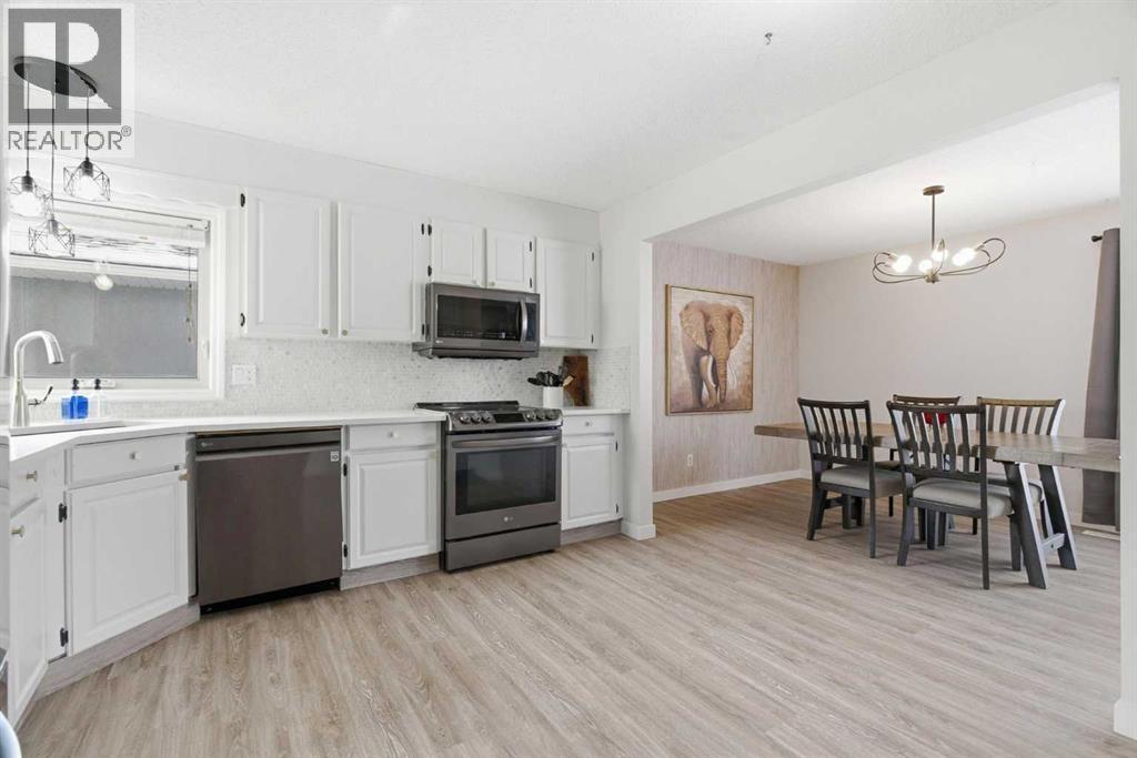 7 Woodmont Rise SW, Calgary, Alberta  T2W 4L4 - Photo 14 - A2298701