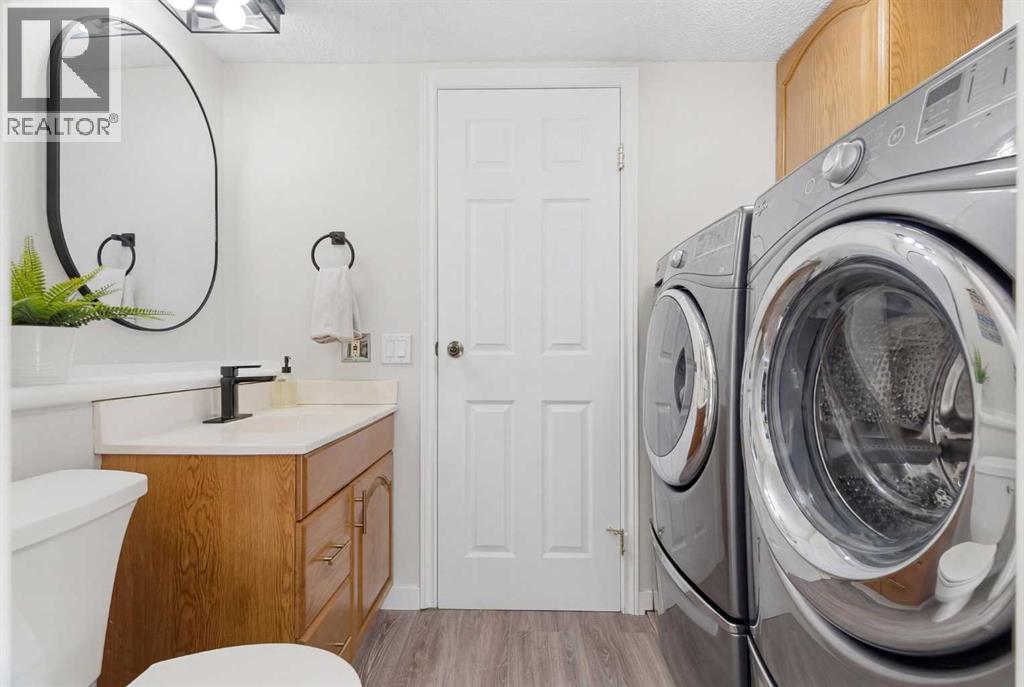 7 Woodmont Rise SW, Calgary, Alberta  T2W 4L4 - Photo 32 - A2298701