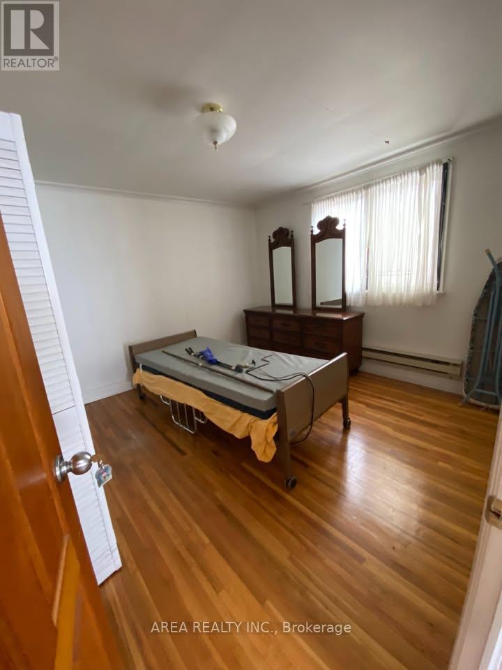 Main - 39 Rosethorn Avenue, Toronto, Ontario  M6N 3K7 - Photo 9 - W12921674