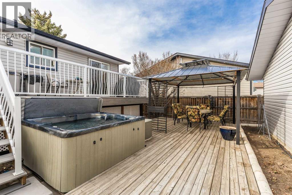 2167 10 Avenue Ne, Medicine Hat, Alberta  T1C 1L6 - Photo 40 - A2295269