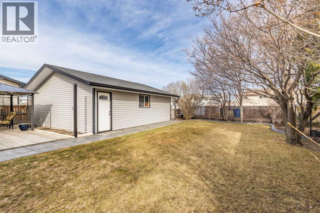 2167 10 Avenue Ne, Medicine Hat, Alberta  T1C 1L6 - Photo 47 - A2295269