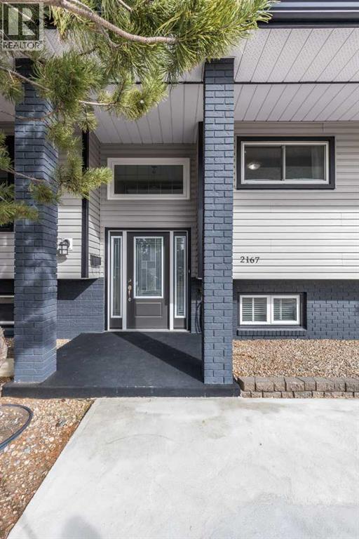 2167 10 Avenue Ne, Medicine Hat, Alberta  T1C 1L6 - Photo 2 - A2295269