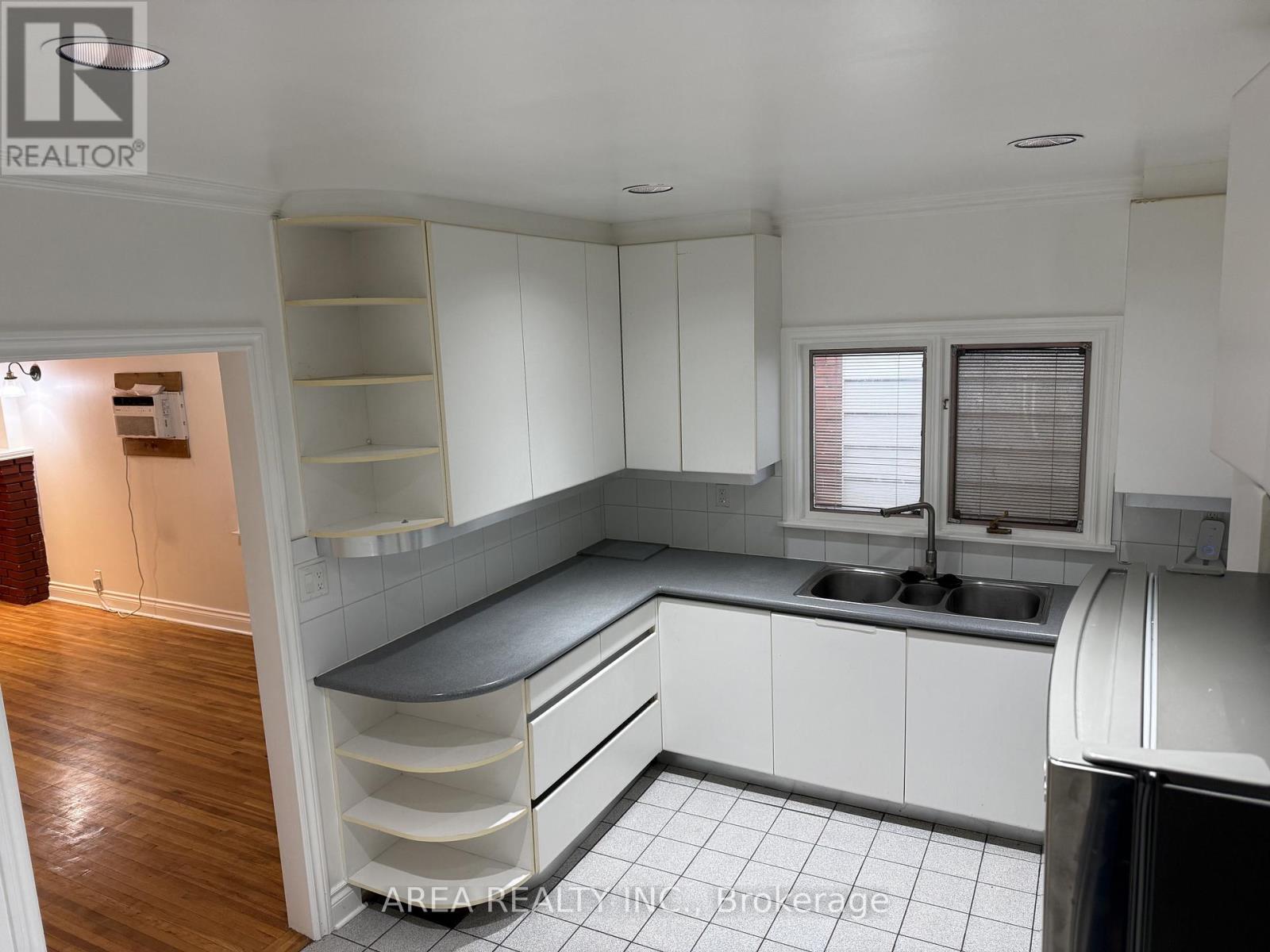 Main - 39 Rosethorn Avenue, Toronto, Ontario  M6N 3K7 - Photo 2 - W12921674