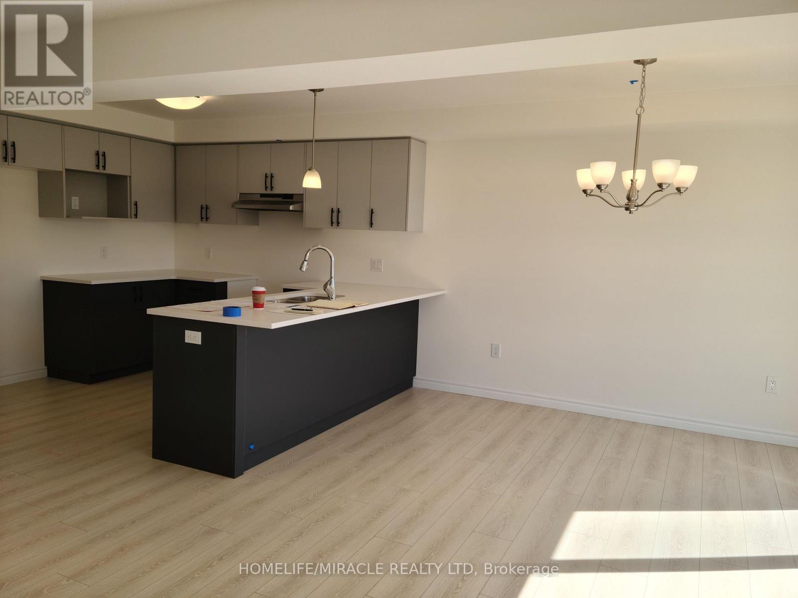 117 Mattingley Street, Brant, Ontario  N3L 2M2 - Photo 5 - X12954414