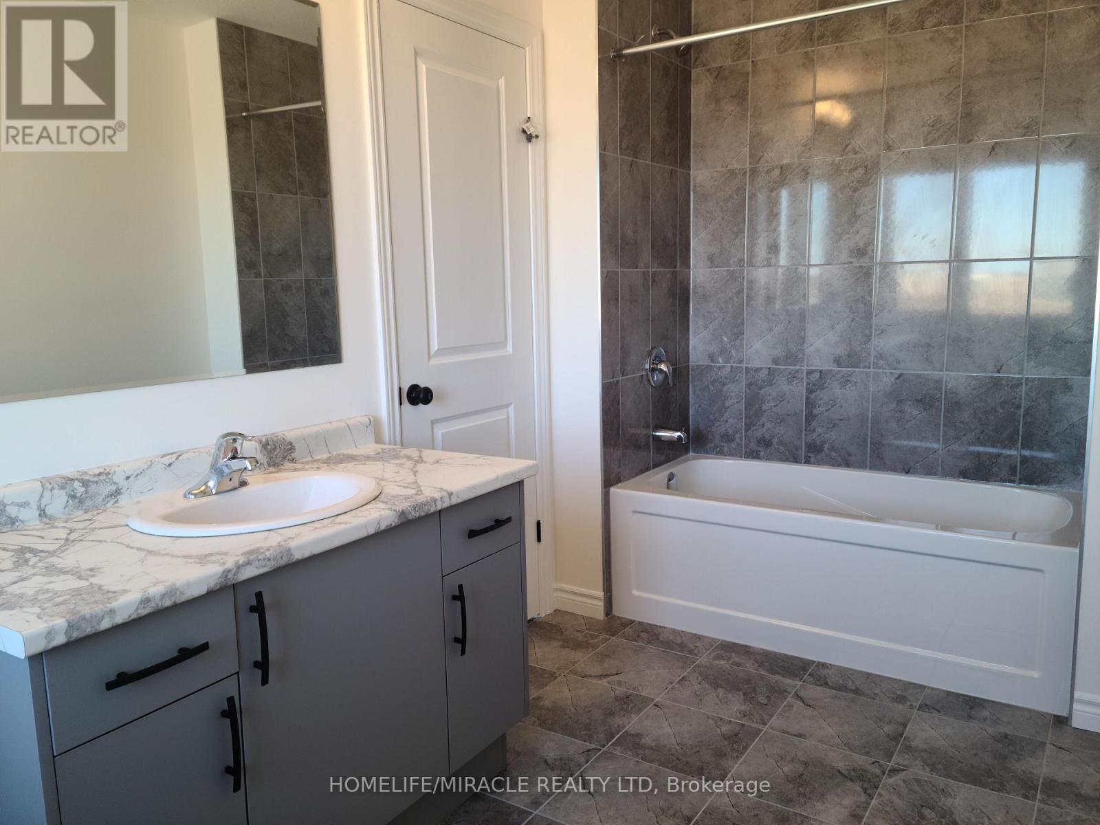 117 Mattingley Street, Brant, Ontario  N3L 2M2 - Photo 26 - X12954414