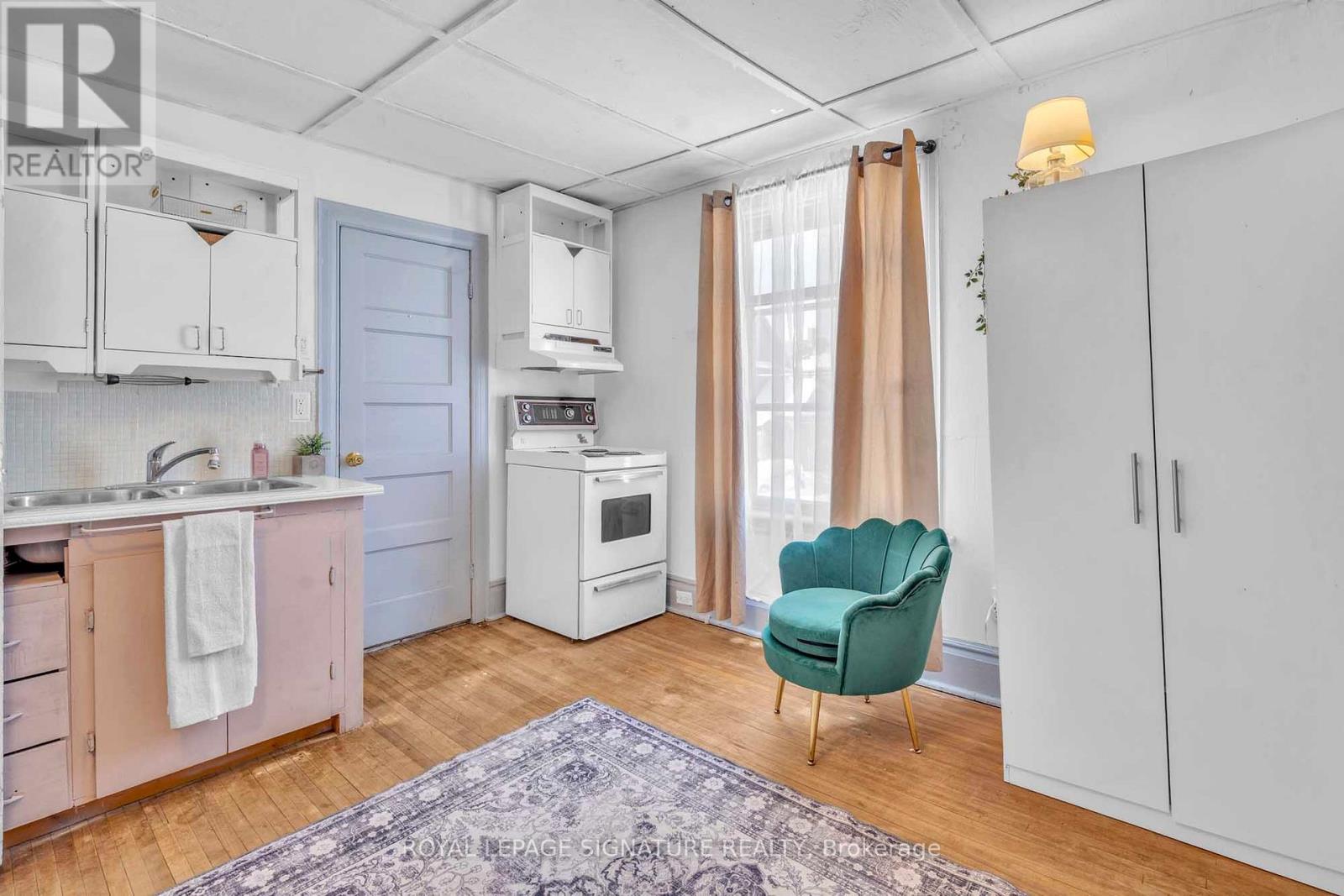 87 Elgin Street, Orillia, Ontario  L3V 1S3 - Photo 6 - S12899222