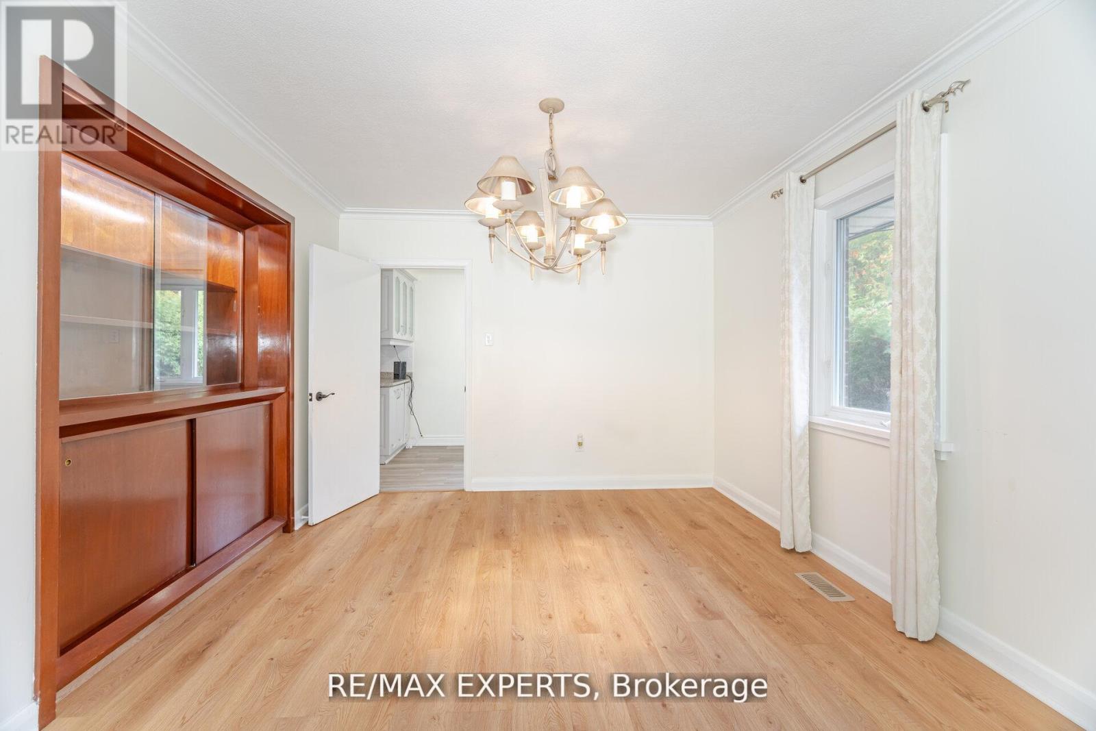 42 Cowley Avenue, Toronto, Ontario  M8B 2E3 - Photo 11 - W12826346