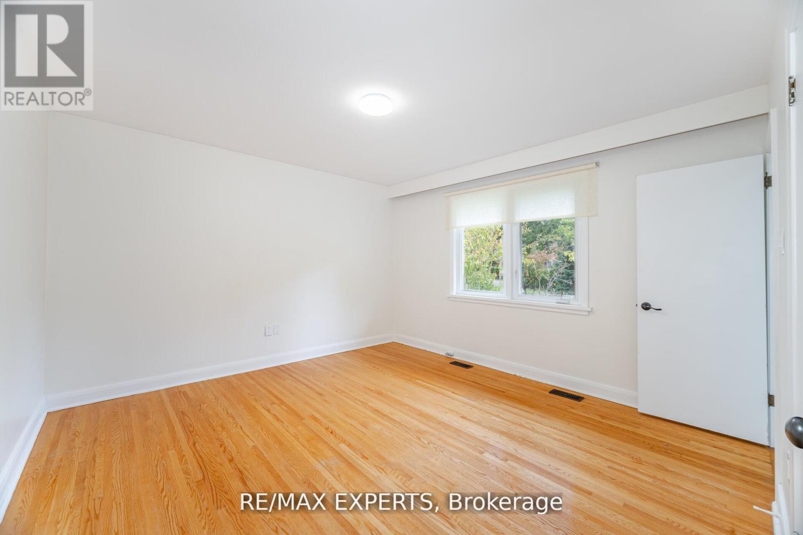 42 Cowley Avenue, Toronto, Ontario  M8B 2E3 - Photo 20 - W12826346