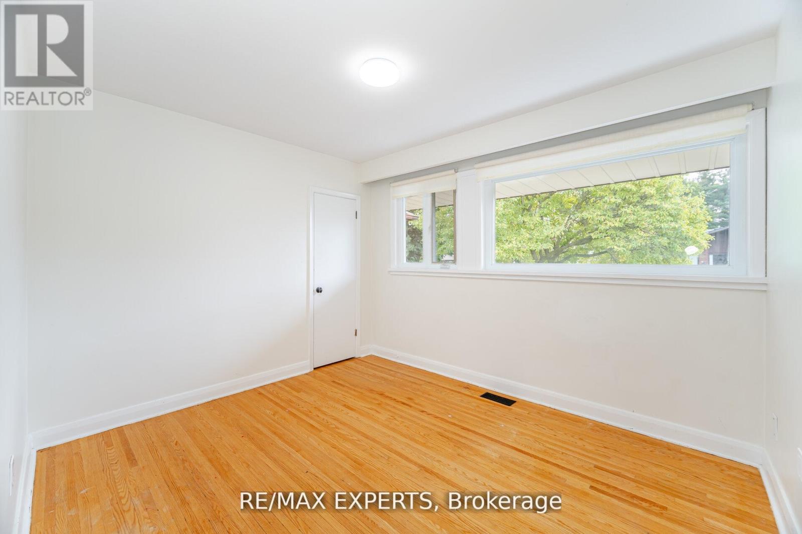 42 Cowley Avenue, Toronto, Ontario  M8B 2E3 - Photo 22 - W12826346