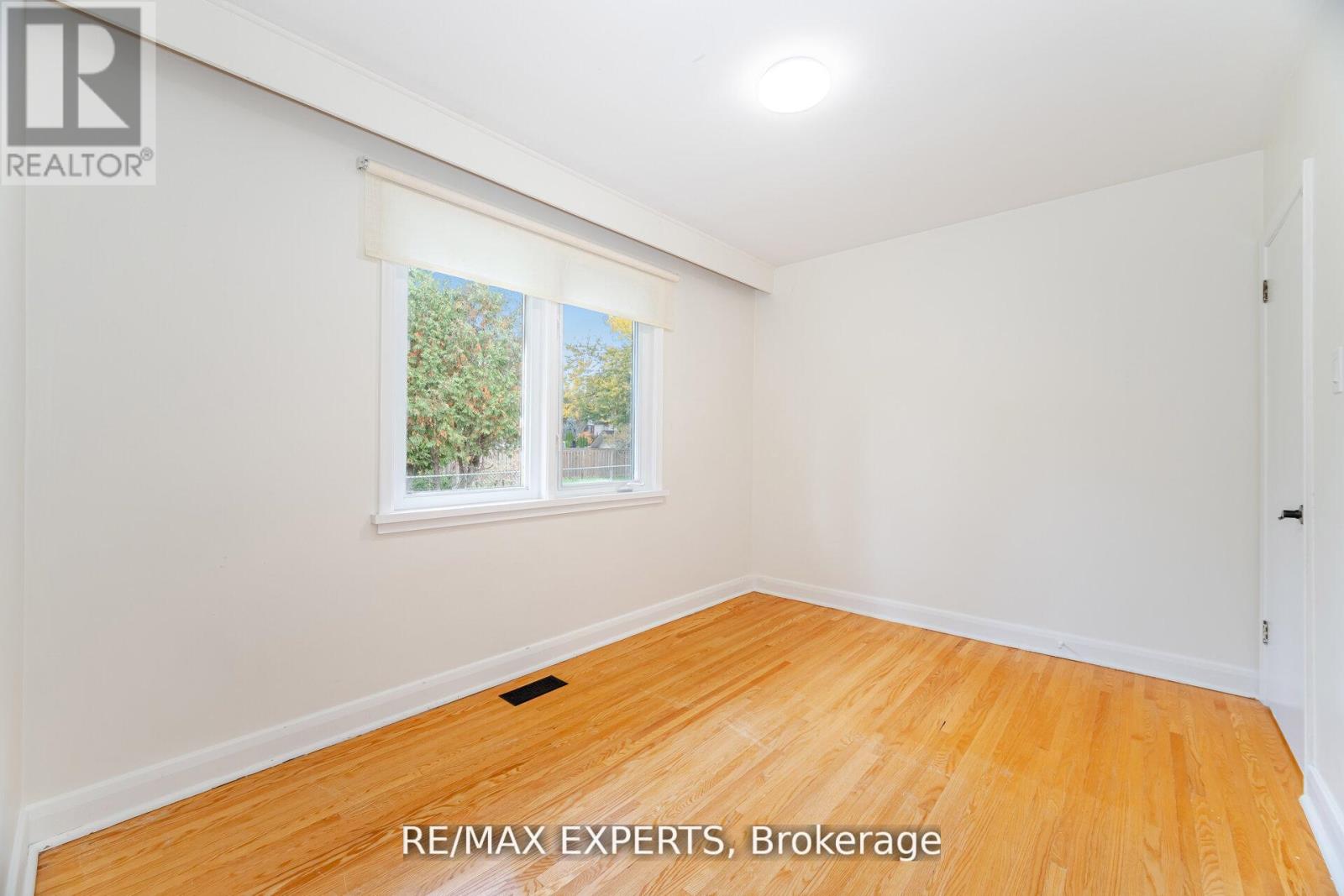 42 Cowley Avenue, Toronto, Ontario  M8B 2E3 - Photo 24 - W12826346