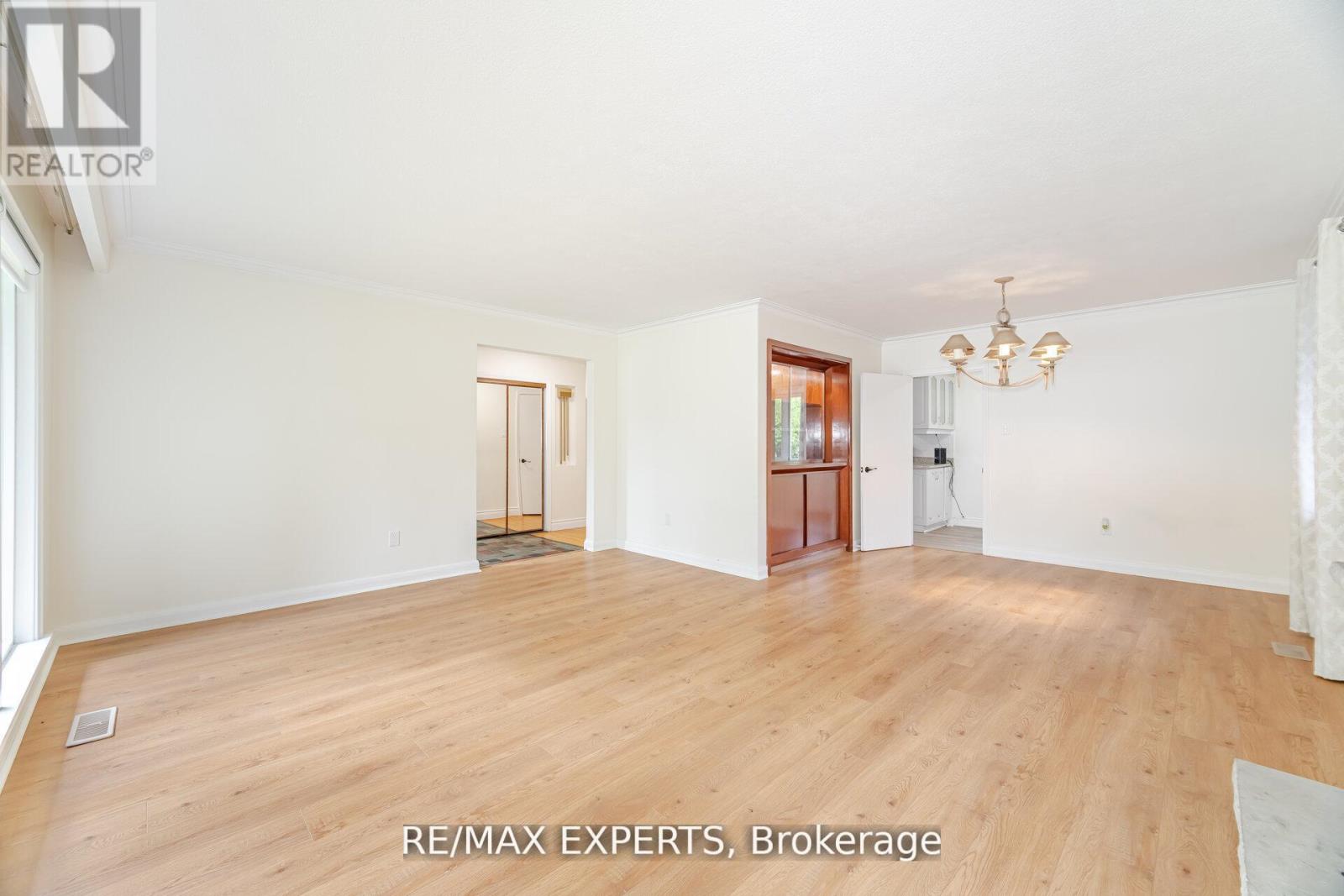 42 Cowley Avenue, Toronto, Ontario  M8B 2E3 - Photo 10 - W12826346