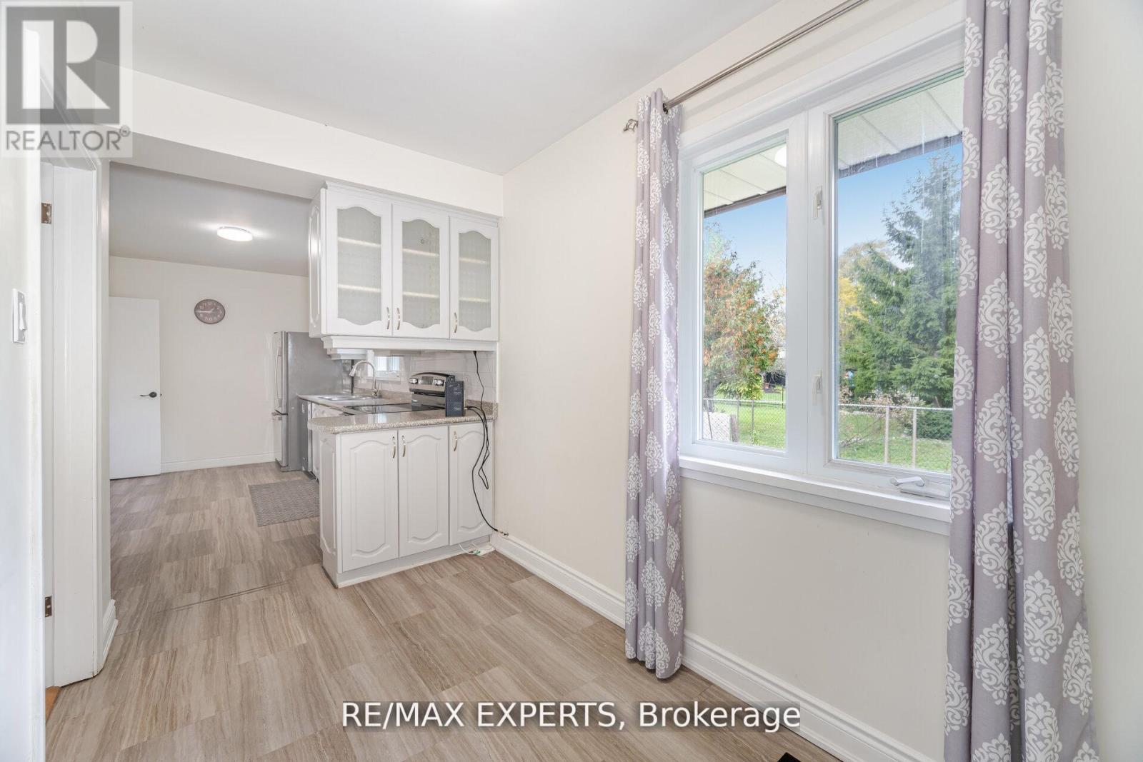 42 Cowley Avenue, Toronto, Ontario  M8B 2E3 - Photo 14 - W12826346