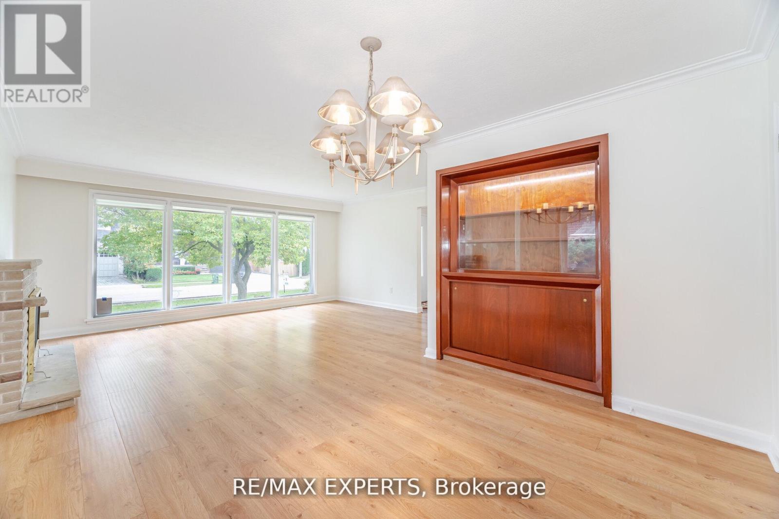 42 Cowley Avenue, Toronto, Ontario  M8B 2E3 - Photo 12 - W12826346