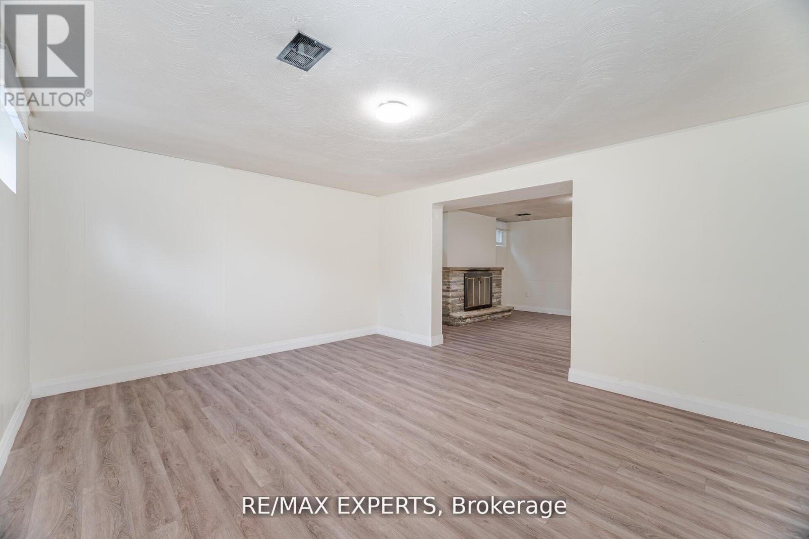 42 Cowley Avenue, Toronto, Ontario  M8B 2E3 - Photo 33 - W12826346