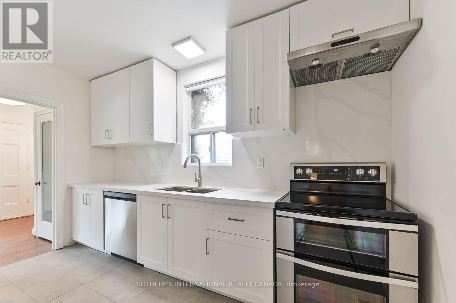 2 Wingate Place, Toronto, Ontario  M5N 2R1 - Photo 2 - C12959594
