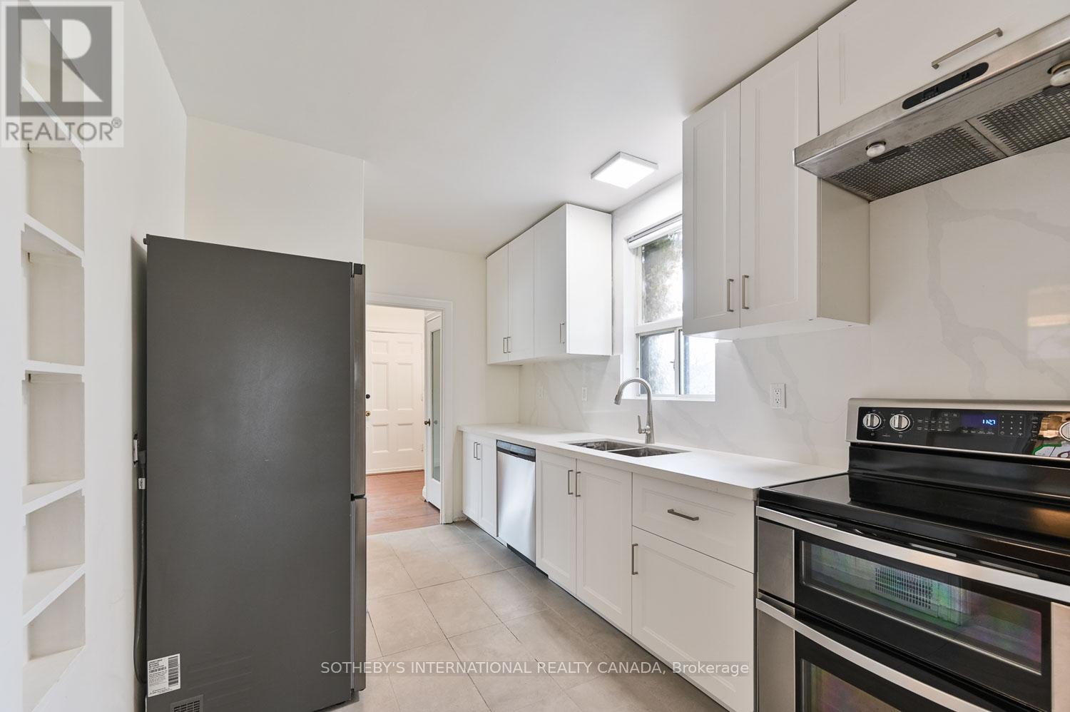 2 Wingate Place, Toronto, Ontario  M5N 2R1 - Photo 3 - C12959594