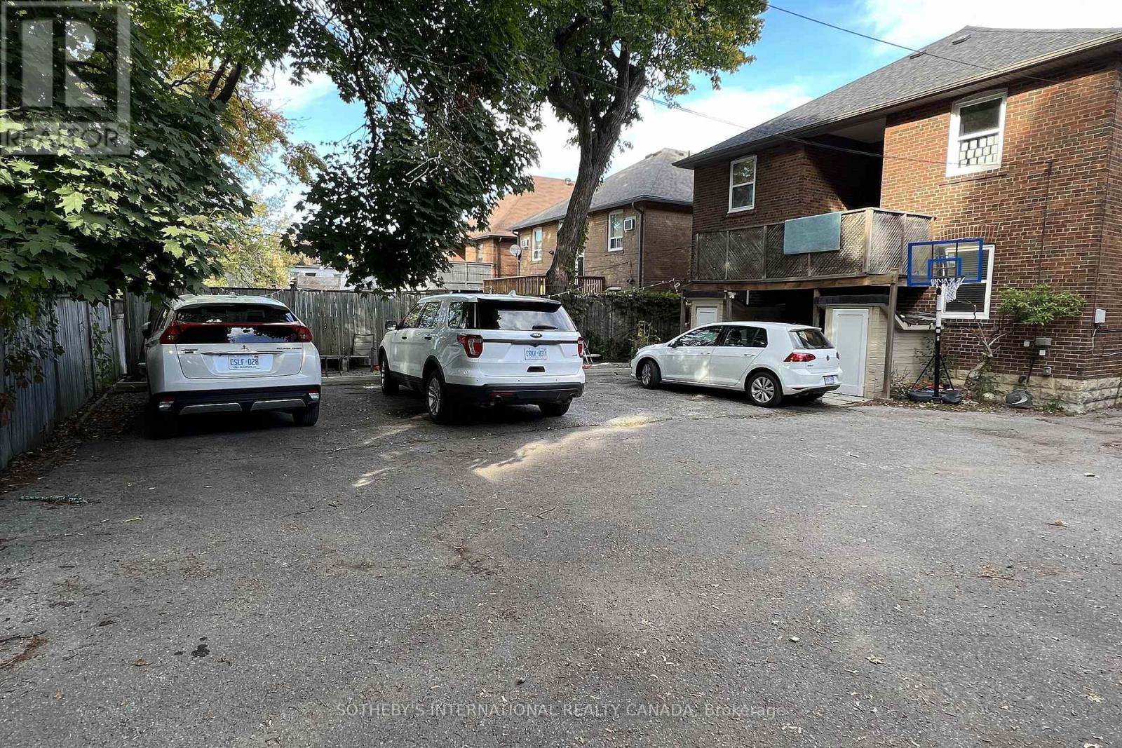 Upper - 126 Braemar Avenue, Toronto, Ontario  M5P 2L4 - Photo 3 - C12959598