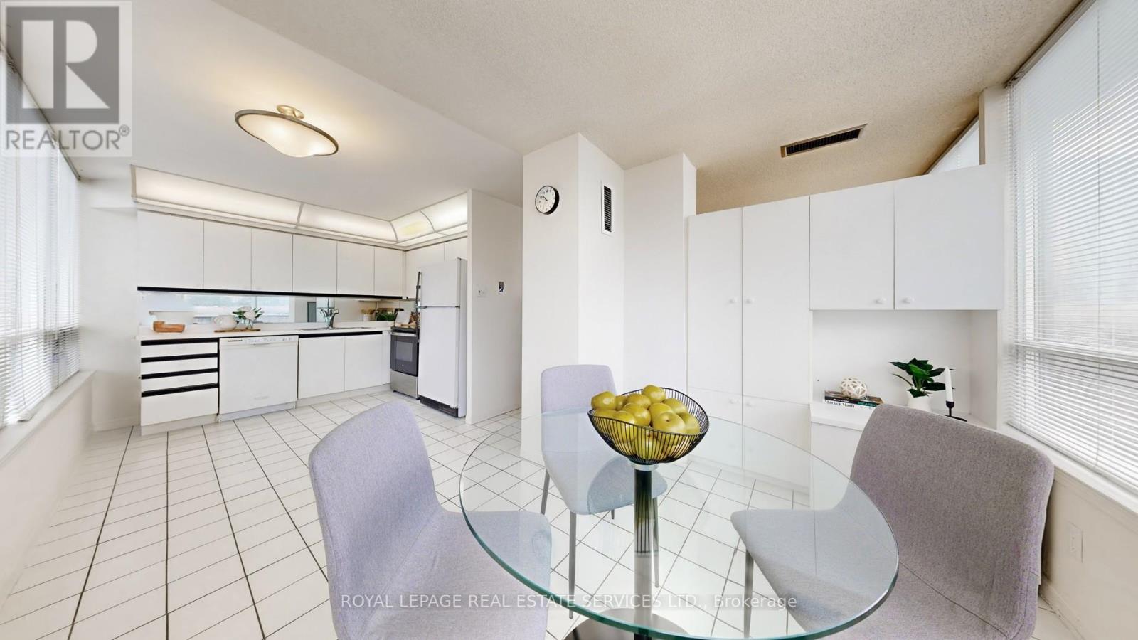 102 - 1121 Steeles Avenue, Toronto, Ontario  M2R 3W7 - Photo 14 - C12959648