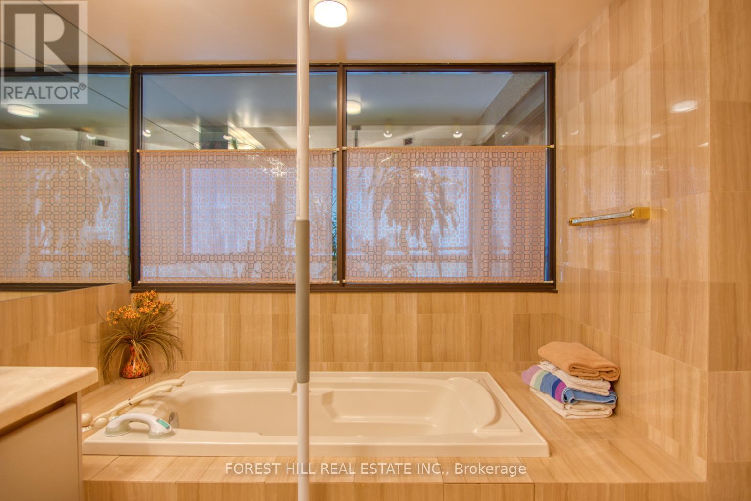 201 - 342 Spadina Road, Toronto, Ontario  M5P 2V4 - Photo 10 - C12959676