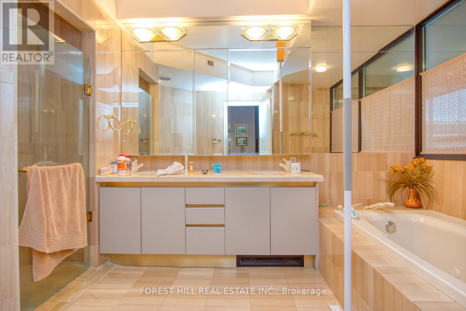 201 - 342 Spadina Road, Toronto, Ontario  M5P 2V4 - Photo 9 - C12959676