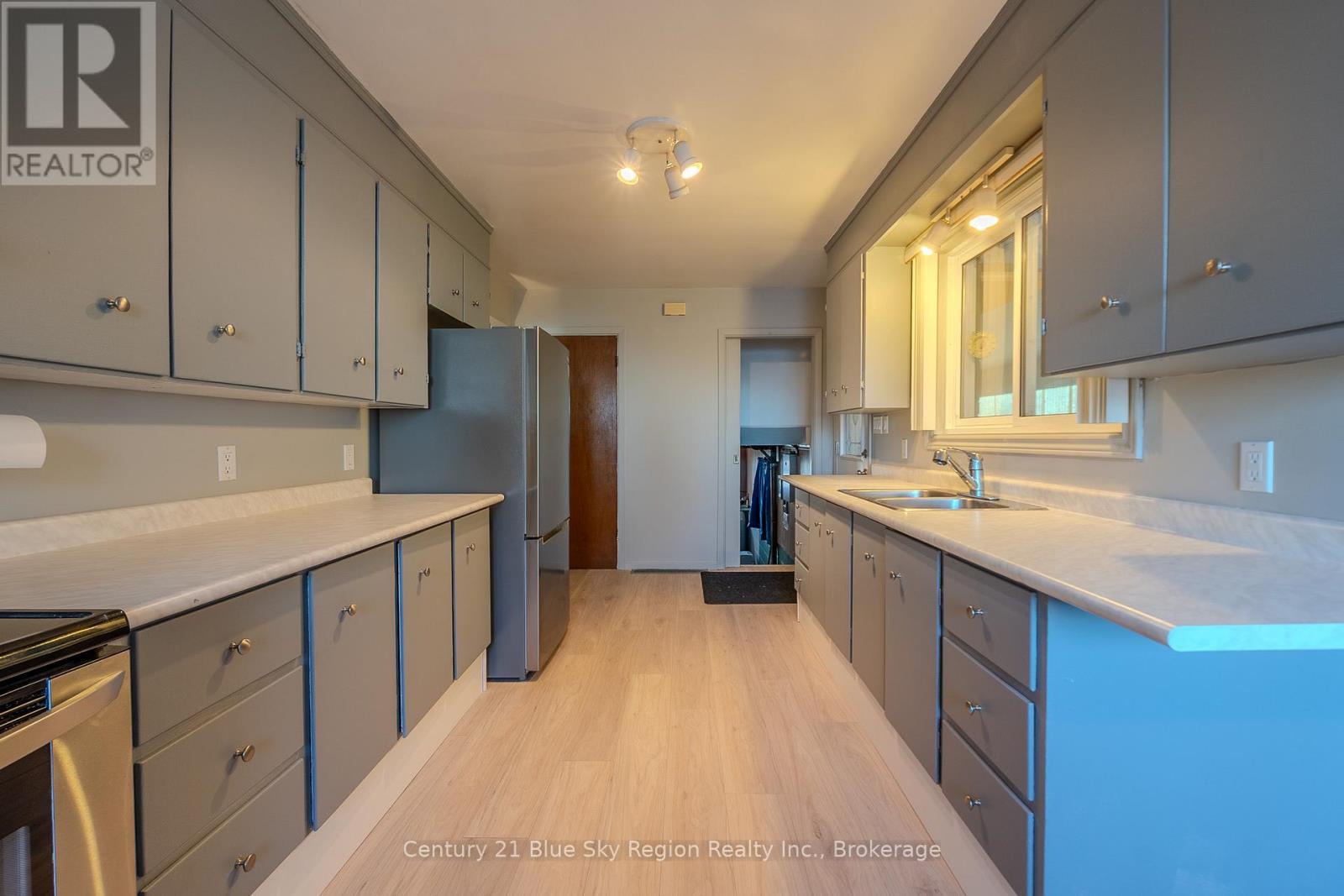 994 Premier Road, North Bay, Ontario  P1A 2H8 - Photo 12 - X12959626