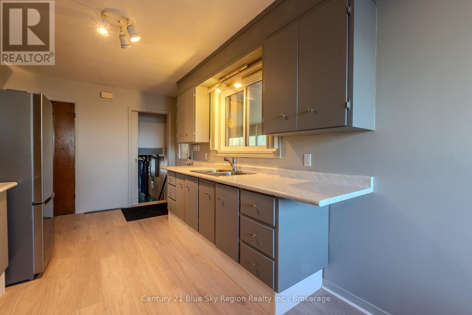 994 Premier Road, North Bay, Ontario  P1A 2H8 - Photo 13 - X12959626