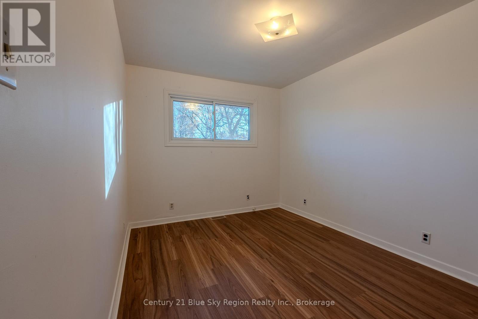 994 Premier Road, North Bay, Ontario  P1A 2H8 - Photo 20 - X12959626