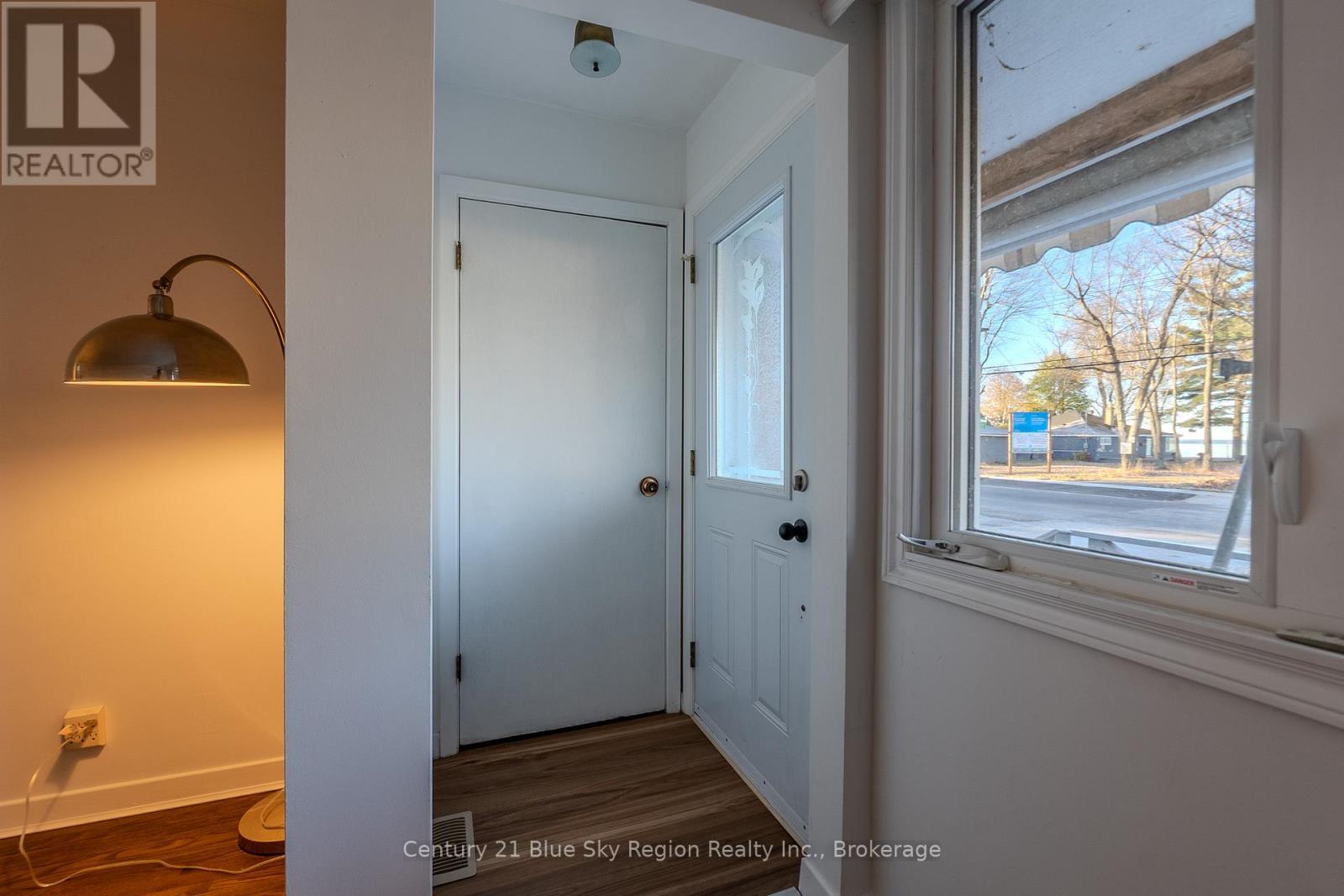 994 Premier Road, North Bay, Ontario  P1A 2H8 - Photo 3 - X12959626