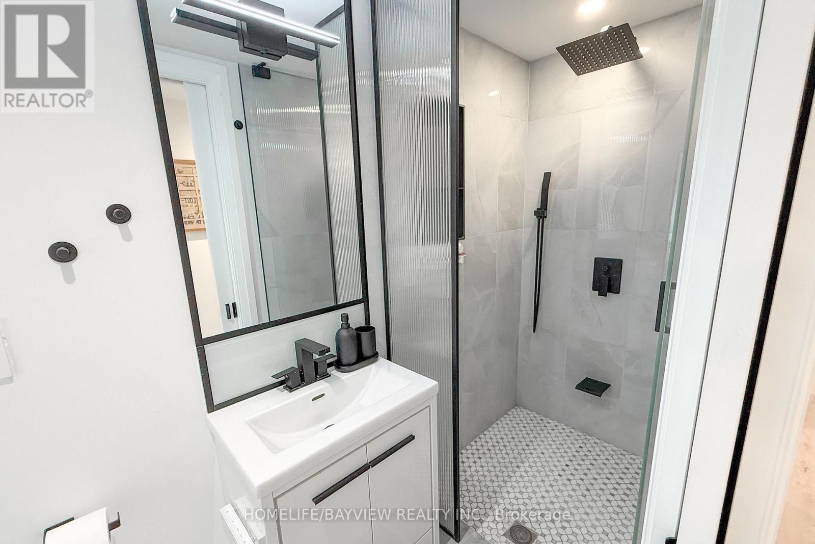 9 Kenworthy Avenue, Toronto, Ontario  M1L 3B1 - Photo 18 - E12959646