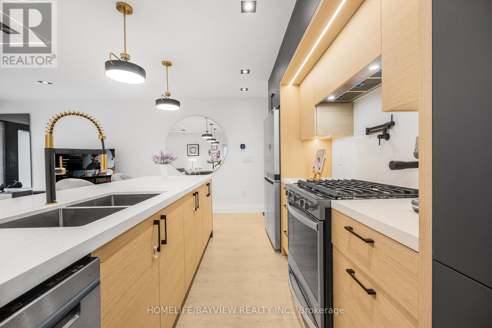 9 Kenworthy Avenue, Toronto, Ontario  M1L 3B1 - Photo 5 - E12959646