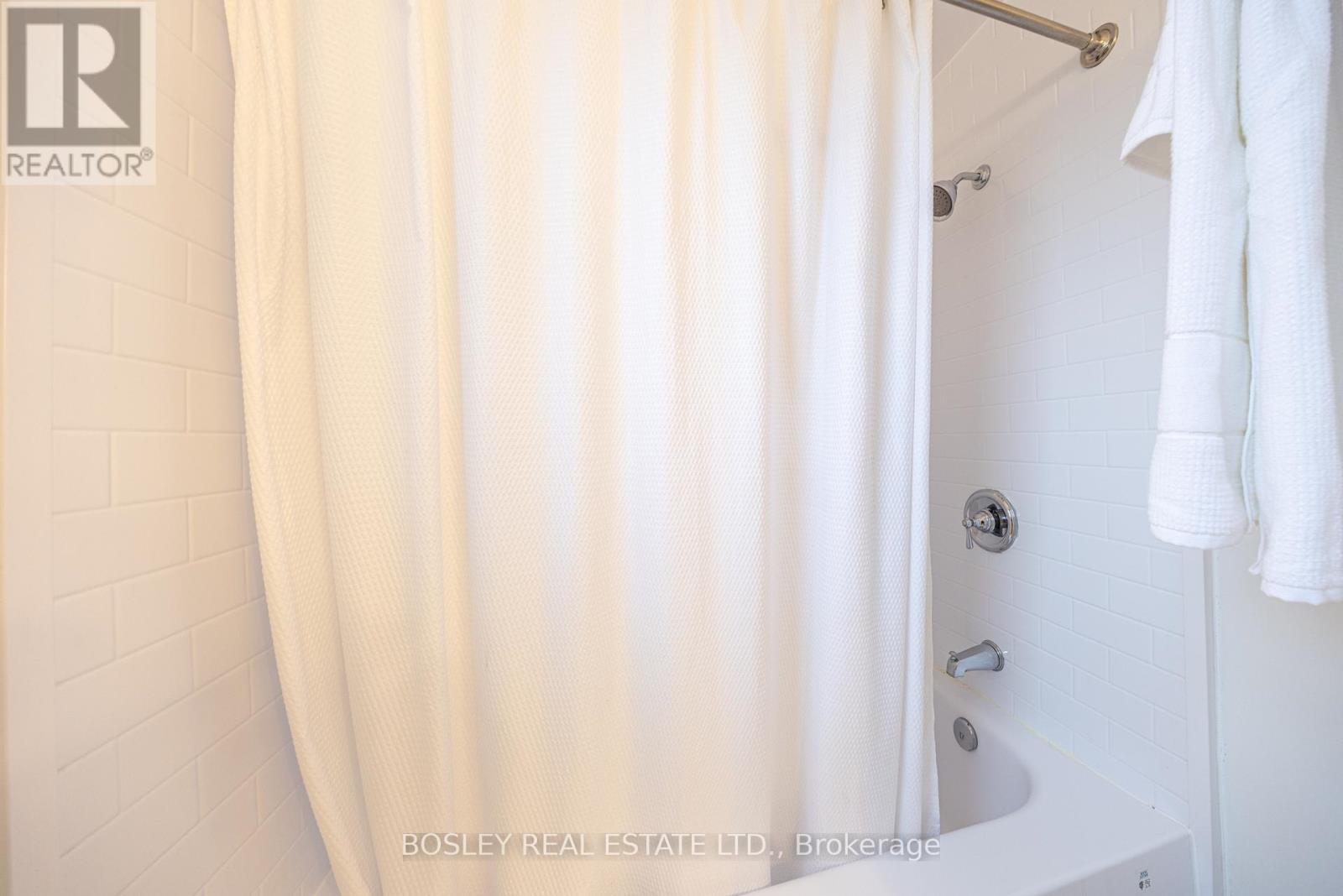 195 Rhodes Avenue, Toronto, Ontario  M4L 3A2 - Photo 10 - E12959658