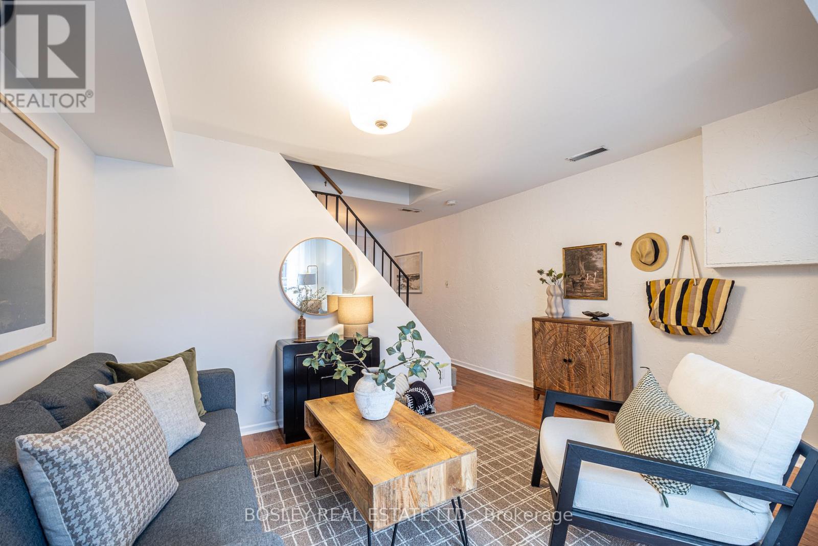 195 Rhodes Avenue, Toronto, Ontario  M4L 3A2 - Photo 4 - E12959658