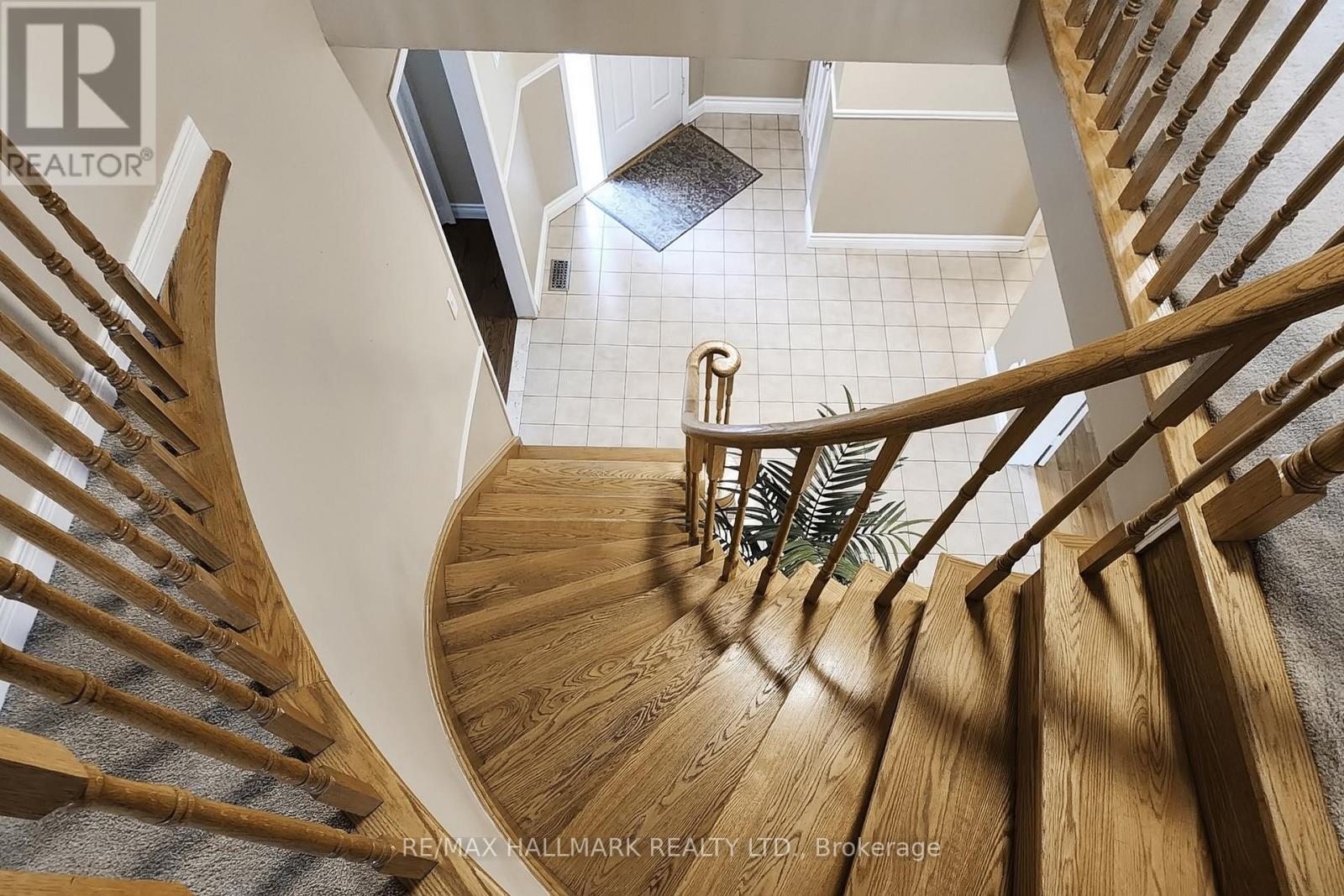 69 Dunbarton Court, Richmond Hill, Ontario  L4C 8E9 - Photo 21 - N12951676