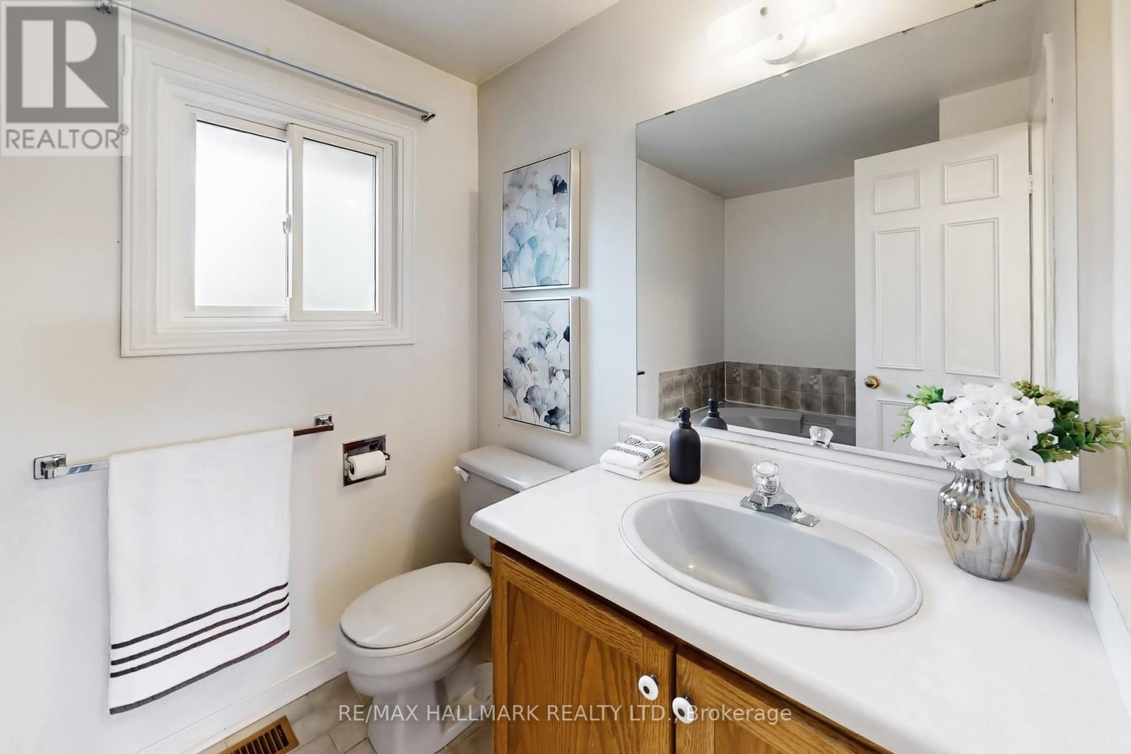 69 Dunbarton Court, Richmond Hill, Ontario  L4C 8E9 - Photo 27 - N12951676